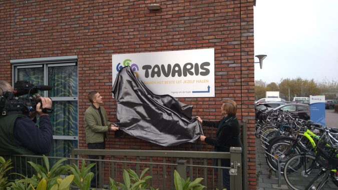 Onthulling door Rob van Tavaris Techniek en wethouder Anja Prins